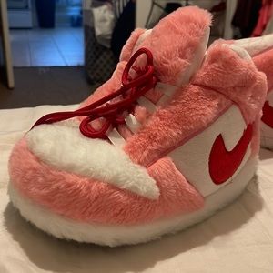“Nike” plush slippers